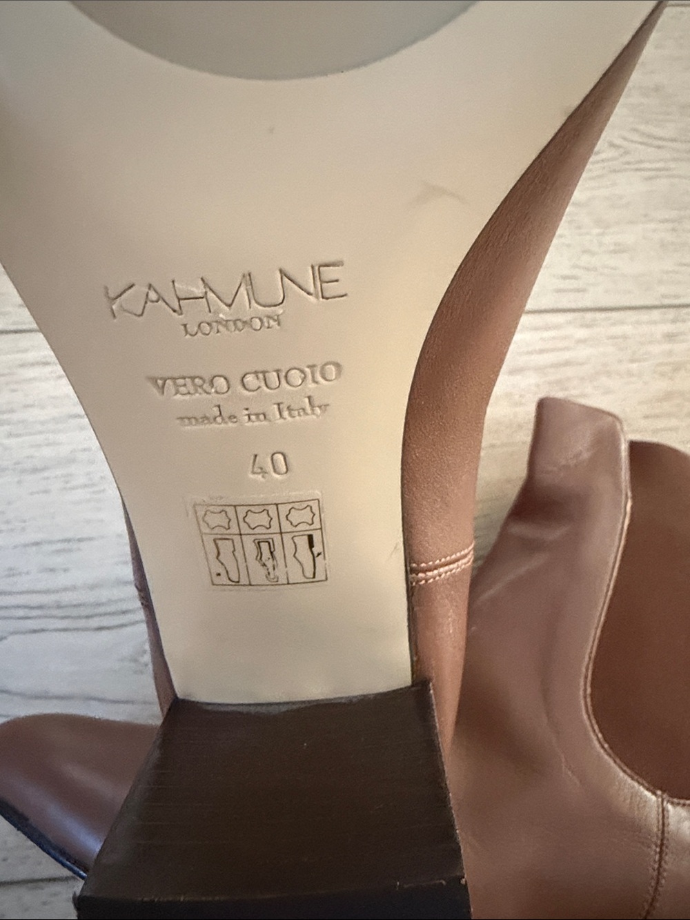 Sleek Brown Leather Chelsea Ankle Boots with Low Block Heel - Picture 4 of 4